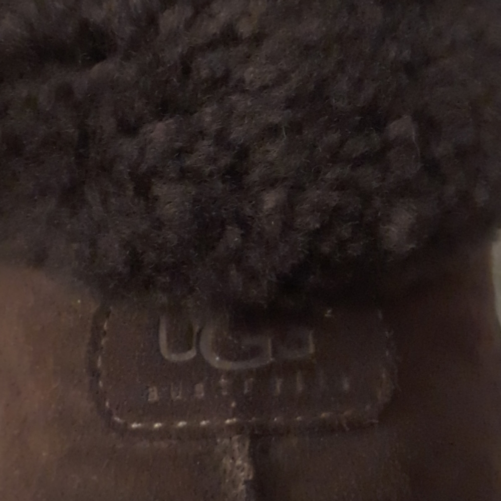 Ugg - Picture 3 of 3